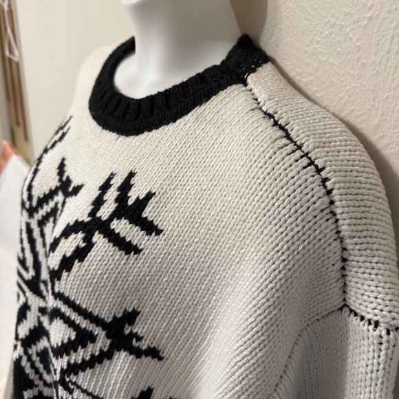 NWT Show Me Your Mumu Stowe Sweater Snowflake size M chunky heavy - Picture 4 of 12